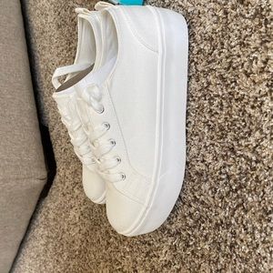 White platform sneakers size 8